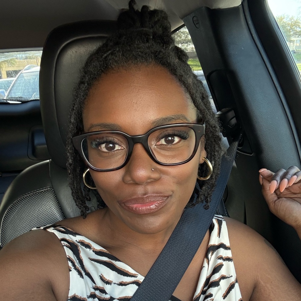 Meet your Posher, Dee